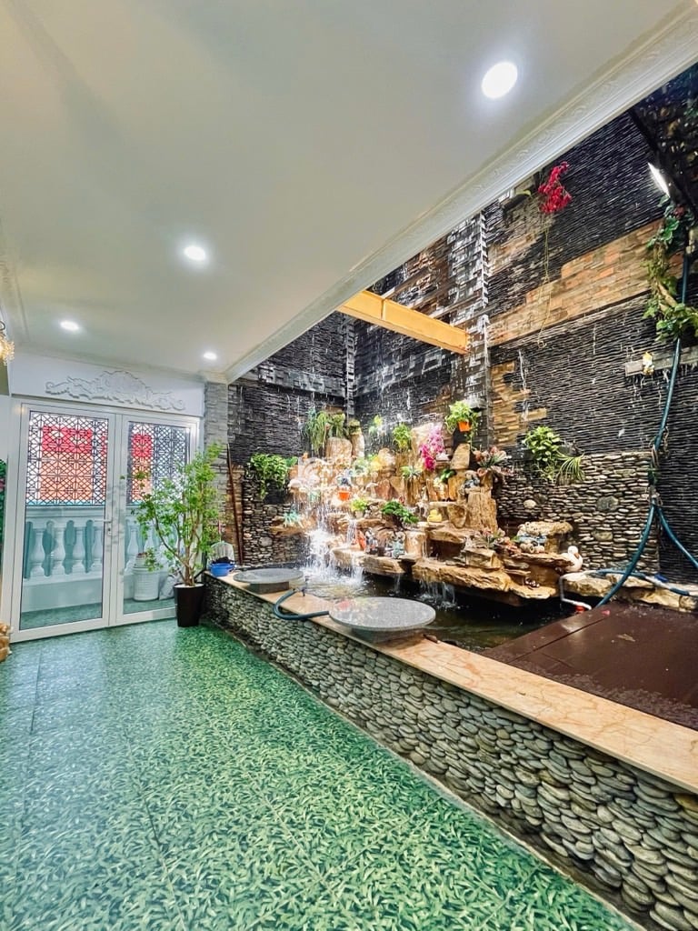 Siêu phẩm mặt tiền đường 3 Tháng 2 - 5 tầng kiểu Âu - hot Quận 10 cuối năm 2025