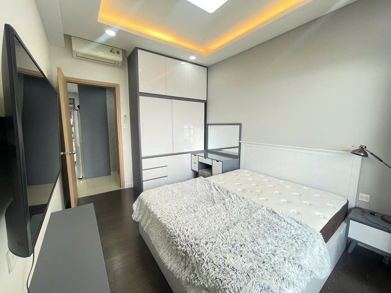 Bán căn 3PN 9.2 tỷ tại The Sun Avenue, 96m2, full nội thất, Đông Nam mát, vào ở ngay