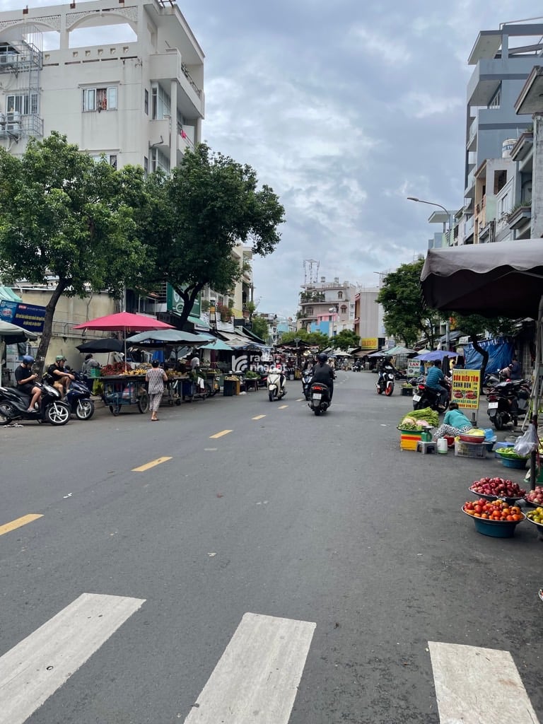  Bán tòa nhà căn hộ dịch vụ mặt tiền Hoàng Hoa Thám Bình Thạnh