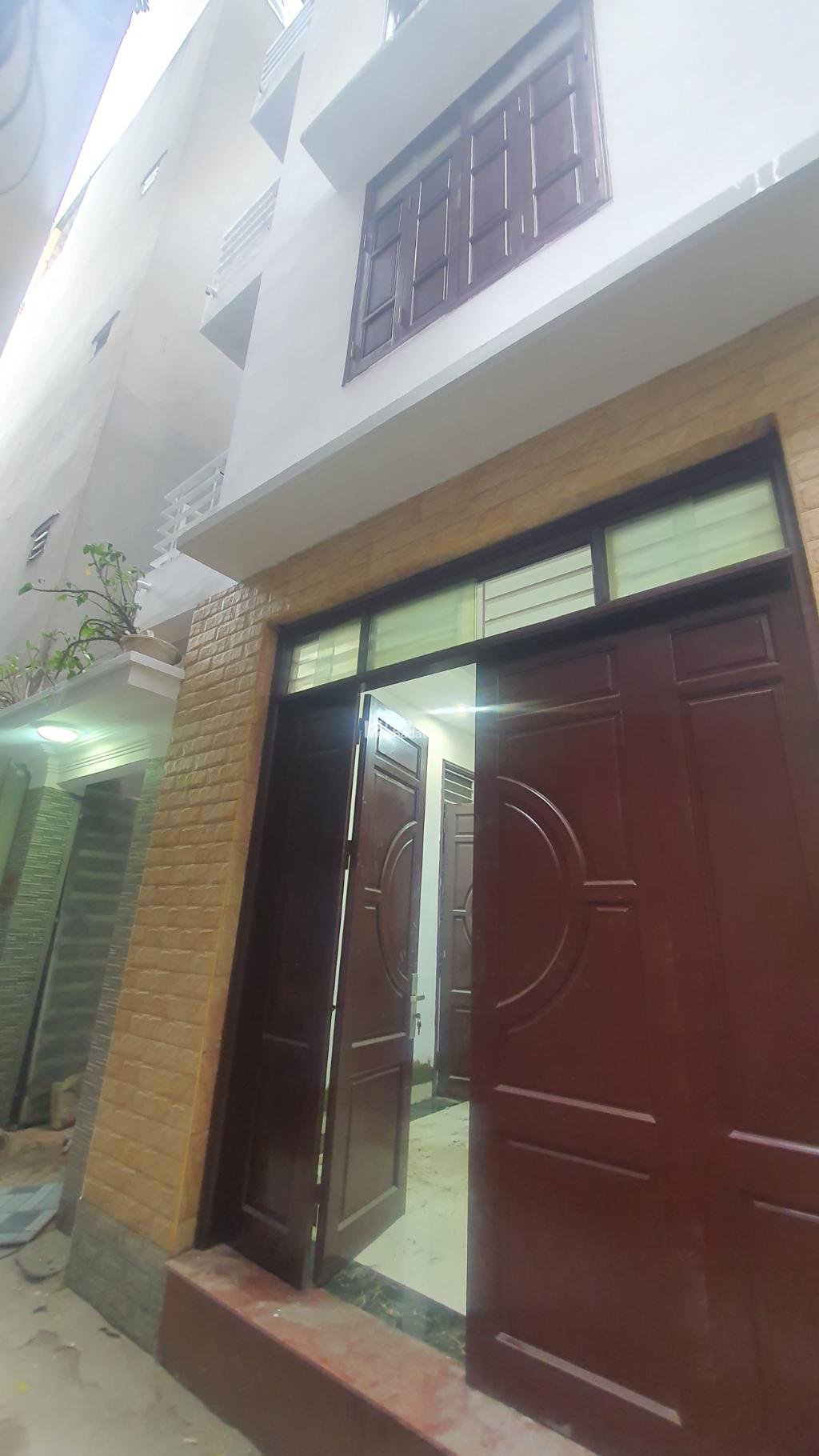 SÁT HOÀNG QUỐC VIỆT - NHÀ MỚI 5 TẦNG - MT 6.5M - SÂN RỘNG - 49M2 - 8.2 TỶ