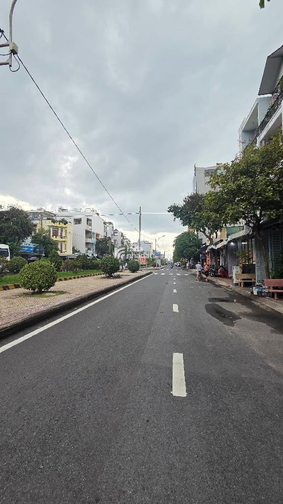 BIỆT THỰ -3 TẦNG- MT HIỀN VƯƠNG -PHÚ THẠNH -TÂN PHÚ - DT: 8*20M- 27 TỶ 5