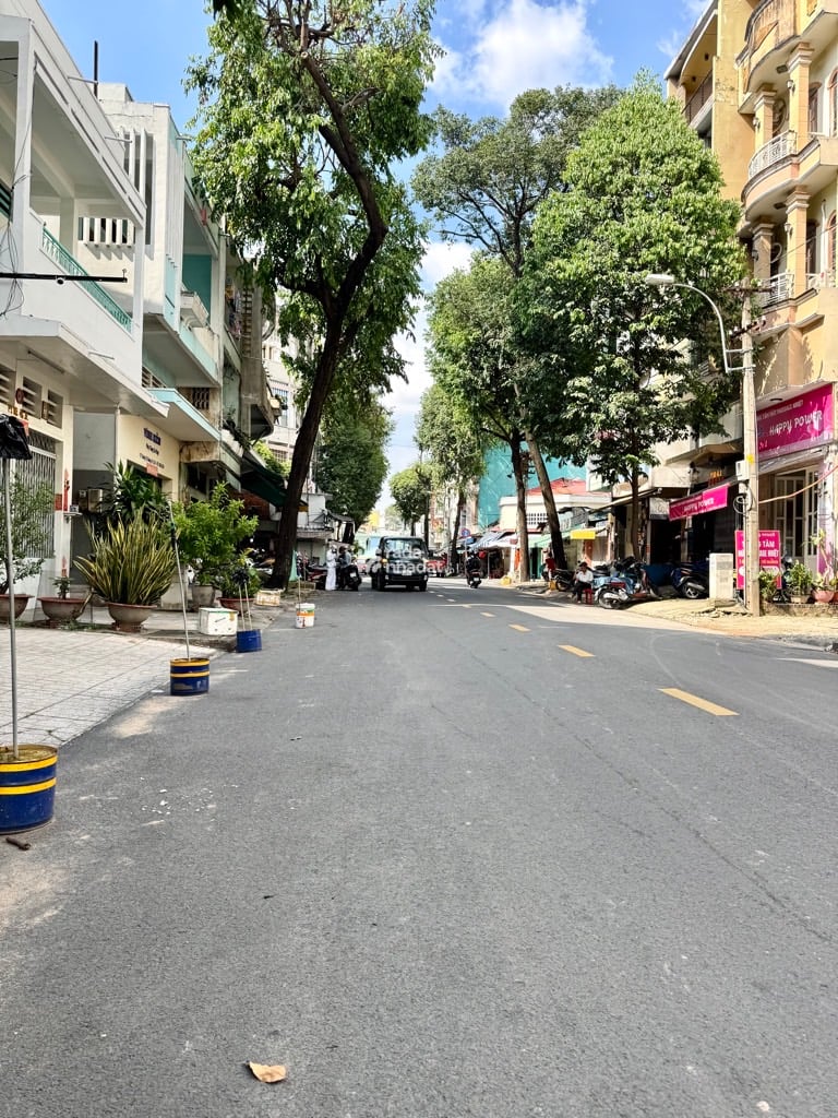 MẶT TIỀN KINH DOANH Q11 - GẦN CHỢ THIẾC - 72M2 - NGANG 4.9M - NHÀ CŨ TIỆN XÂY MỚI