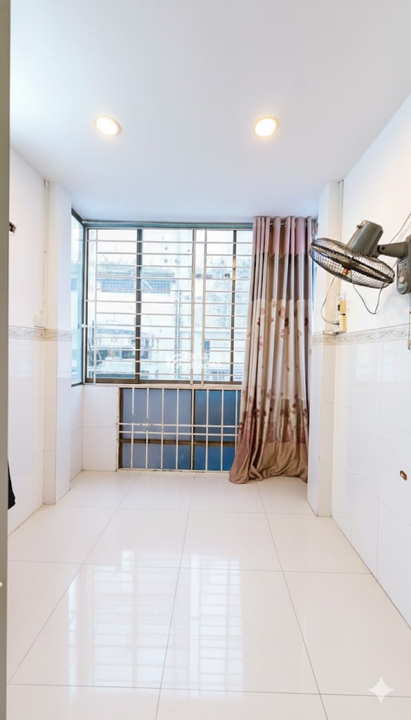 Nhà bán đường Đoàn Văn Bơ Quận 4, gần PHỐ ẨM THỰC VĨNH KHÁNH, CHỈ NHỈNH 1 TỈ 