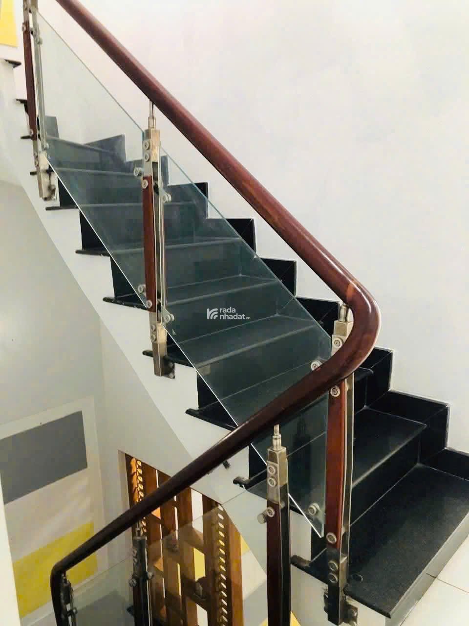 BÁN NHANH CĂN NHÀ LÊ QUÝ ĐÔN, QUẬN 3/ DT 61,5M2/ 4 TỶ 750TR/ HẺM 6M/ NHÀ SỔ RIÊNG CHÍNH CHỦ