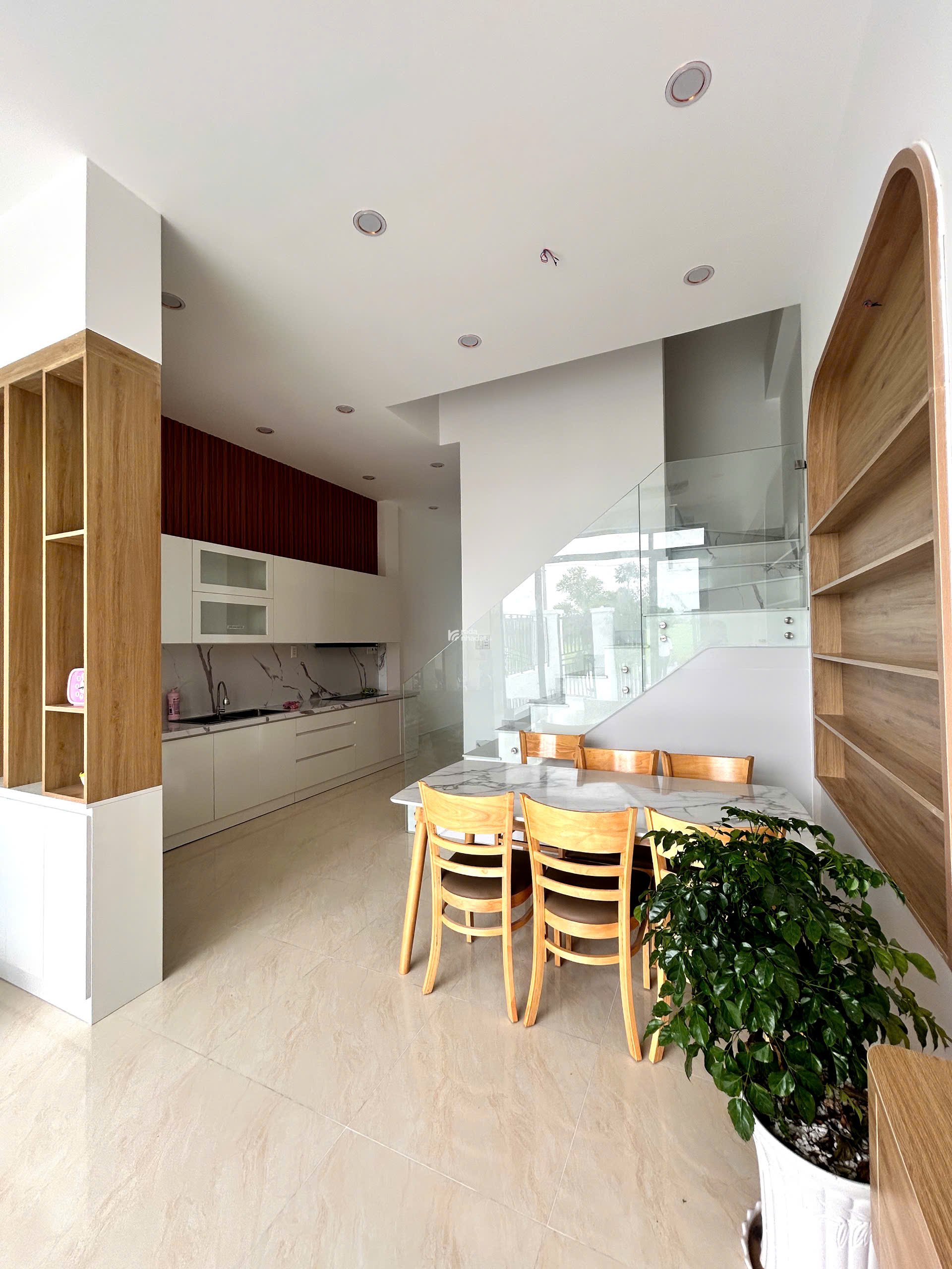 BÁN NHÀ HOÀN CÔNG 5X25 MẶT TIỀN ĐƯỜNG cách trục đường QL50 700m