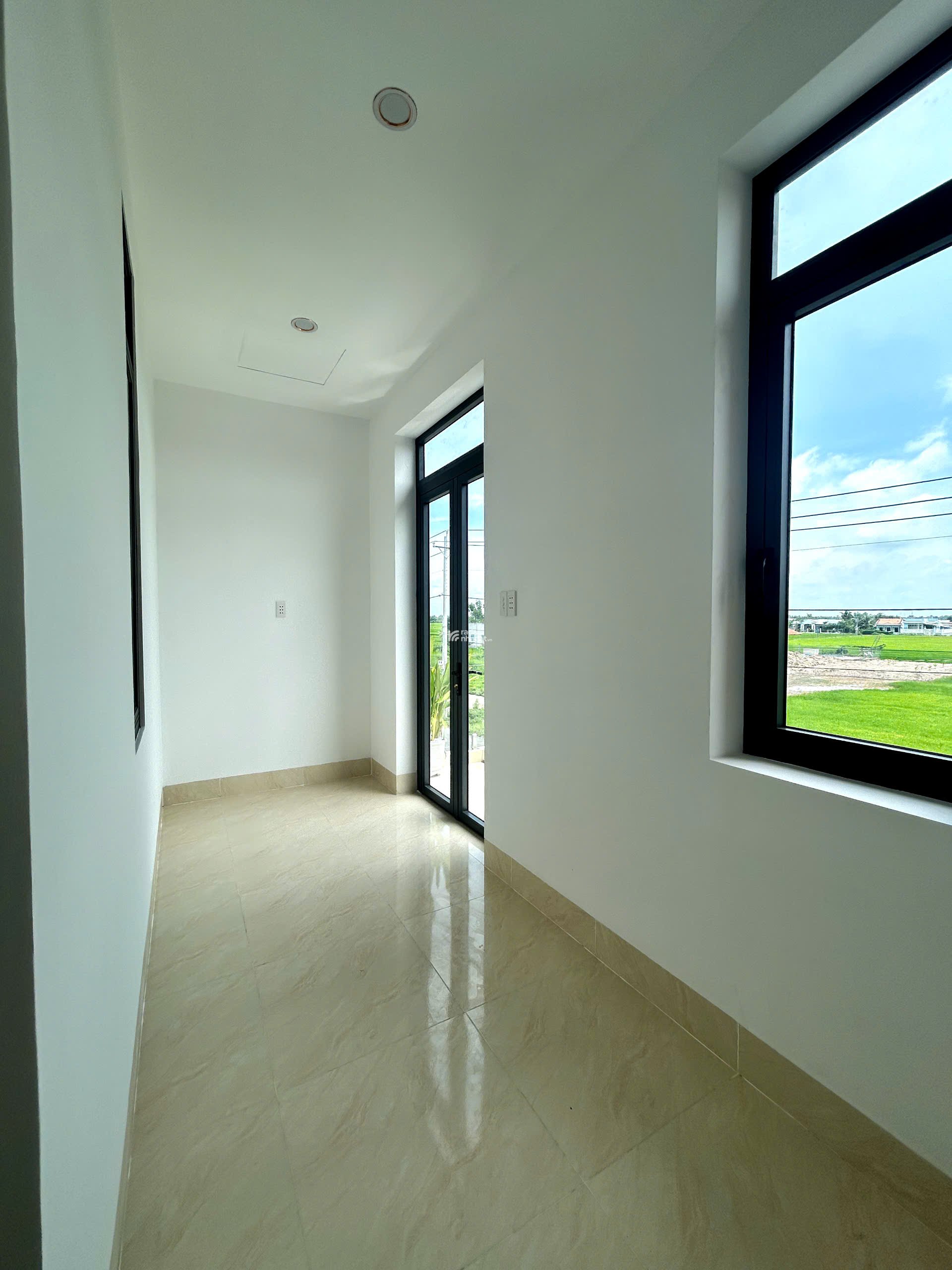BÁN NHÀ HOÀN CÔNG 5X25 MẶT TIỀN ĐƯỜNG cách trục đường QL50 700m