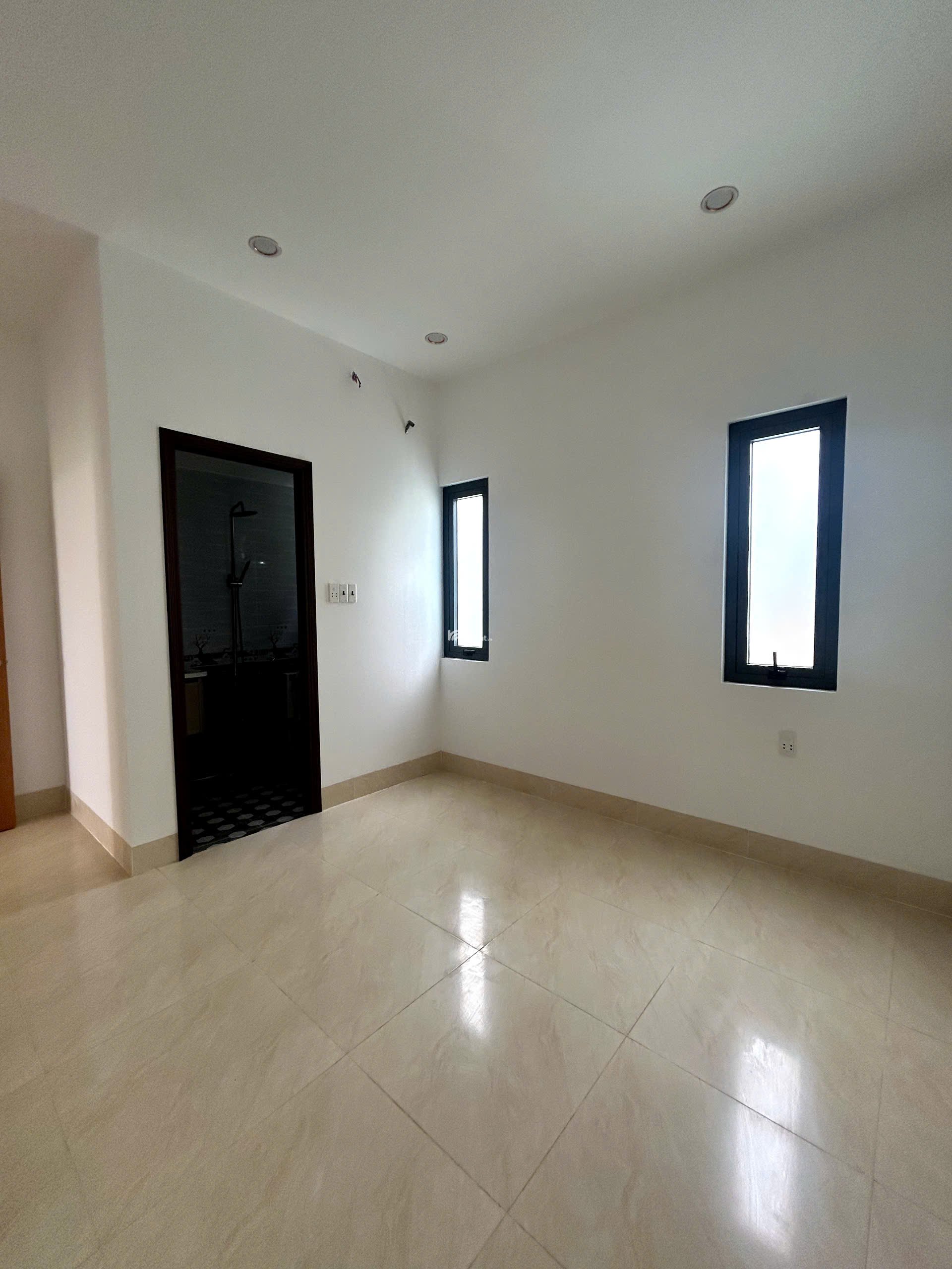 BÁN NHÀ HOÀN CÔNG 5X25 MẶT TIỀN ĐƯỜNG cách trục đường QL50 700m