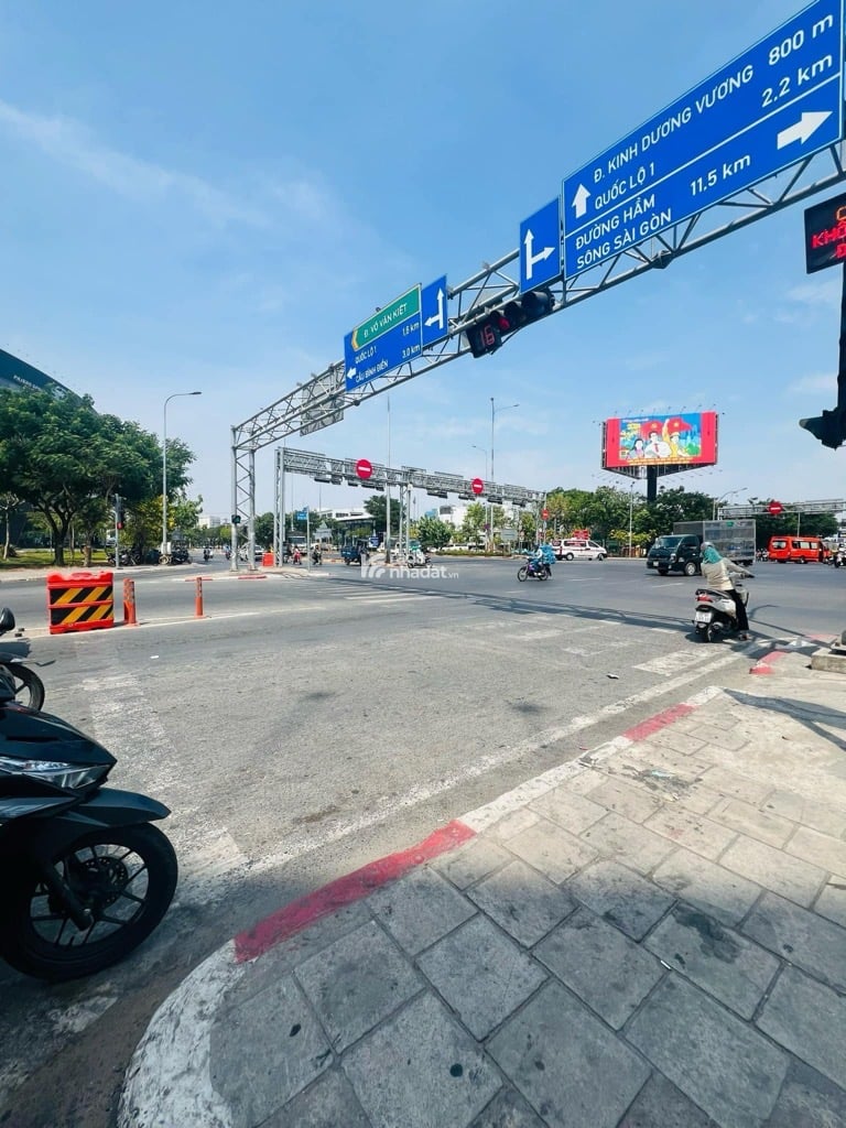 MẶT TIỀN KINH DOANH SÁT VÕ VĂN KIỆT, NGANG 18M, THU NHẬP 32 TRIỆU/THÁNG