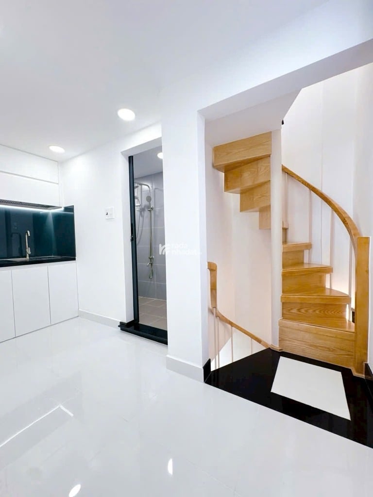 Bán nhà mặt tiền Cô Giang, P2 Phú Nhuận, nhà mới đẹp ở ngay.