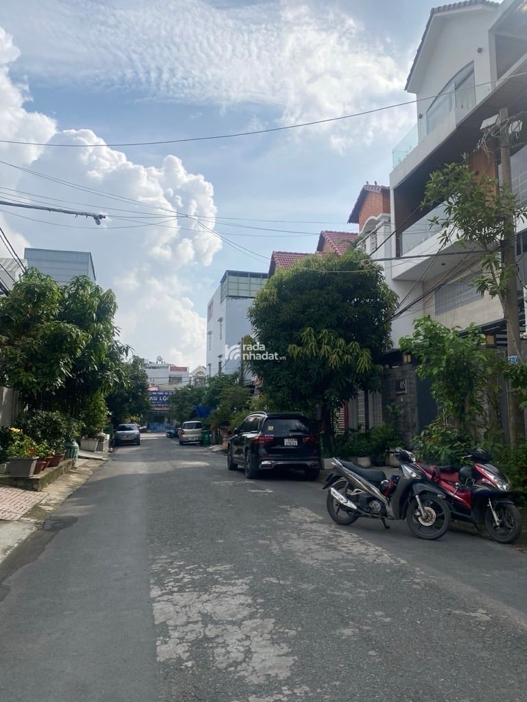 Bán biệt thự khu bộ công an Q7 - DT khủng 160m2 ngang 9m - nhà đẹp vào ở ngay - giá hơn 100tr/m2