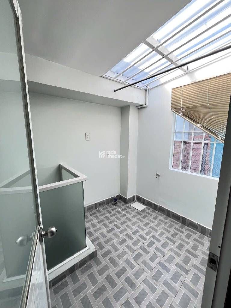 NHÀ NHỎ CÔNG NĂNG LỚN - MỚI SỮA CHỮA ĐẸP, VÔ Ở LIỀN .CHÁNH HƯNG Q8.GIÁ 3,55 TỶ