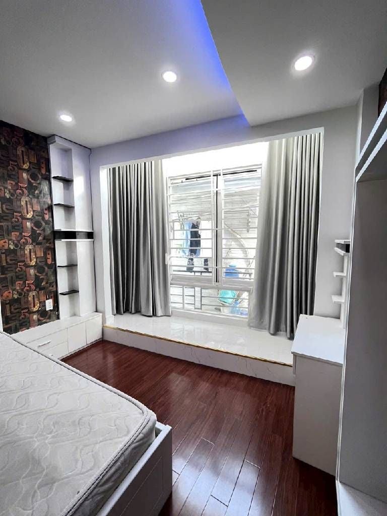 NHÀ NHỎ CÔNG NĂNG LỚN - MỚI SỮA CHỮA ĐẸP, VÔ Ở LIỀN .CHÁNH HƯNG Q8.GIÁ 3,55 TỶ