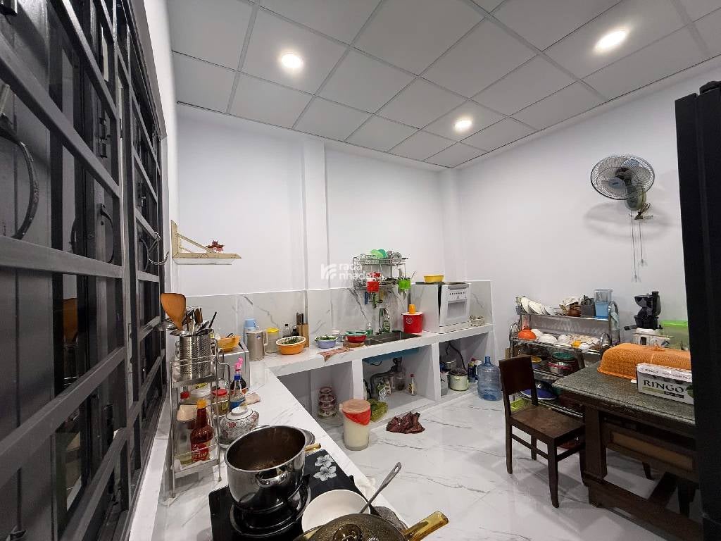 BÁN NHÀ MẶT TIỀN PHƯỜNG 7 QUẬN 8 322M2 8 TỶ 4 PHÒNG NGỦ MỚI ĐẸP KẾ PHÚ ĐỊNH