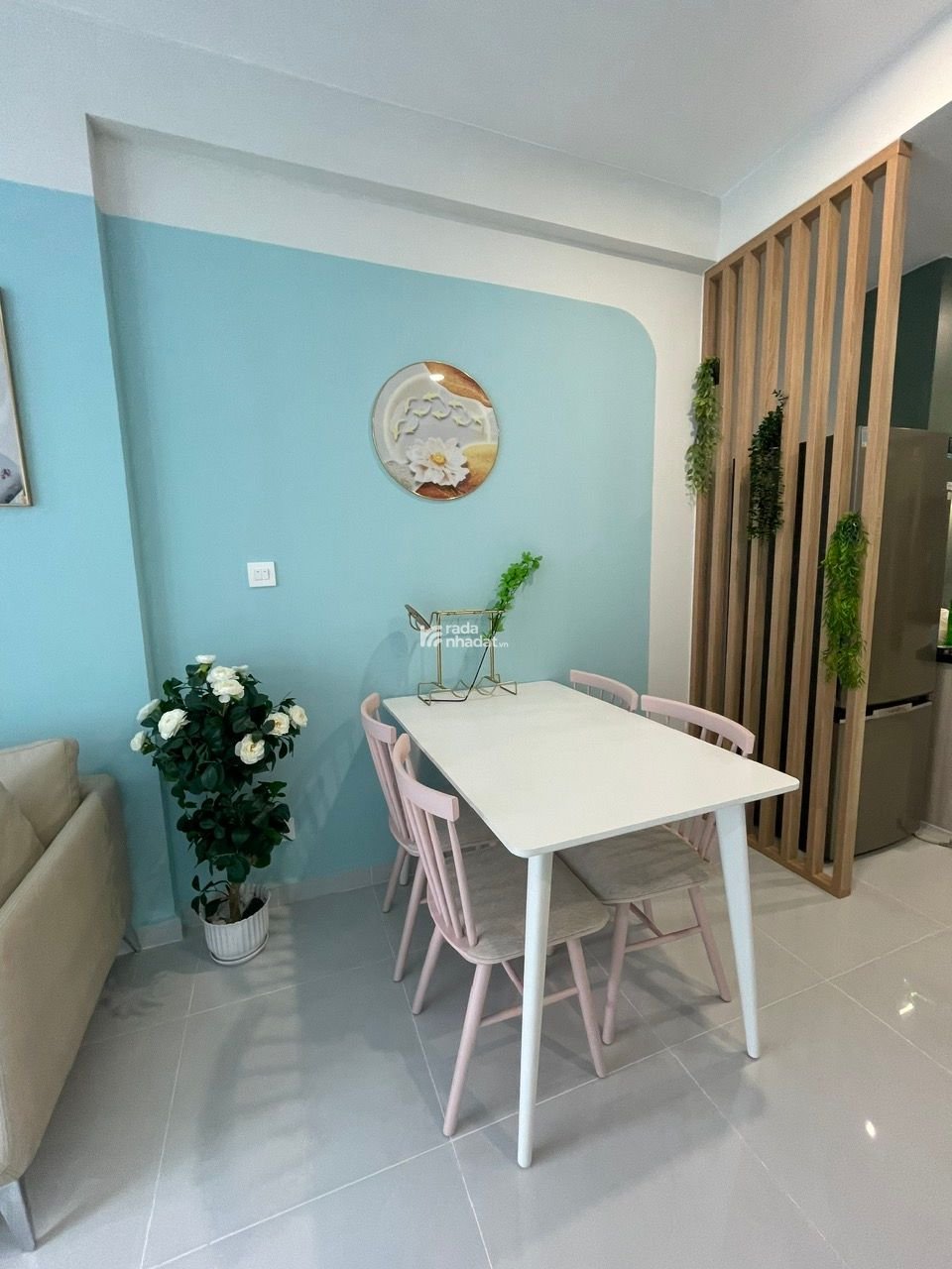 Cần bán gấp căn hộ Emerald Golf View 2PN - 63m2 - giá 2,2 tỷ. Sổ sẵn, nội thất cao cấp (đúng giá)