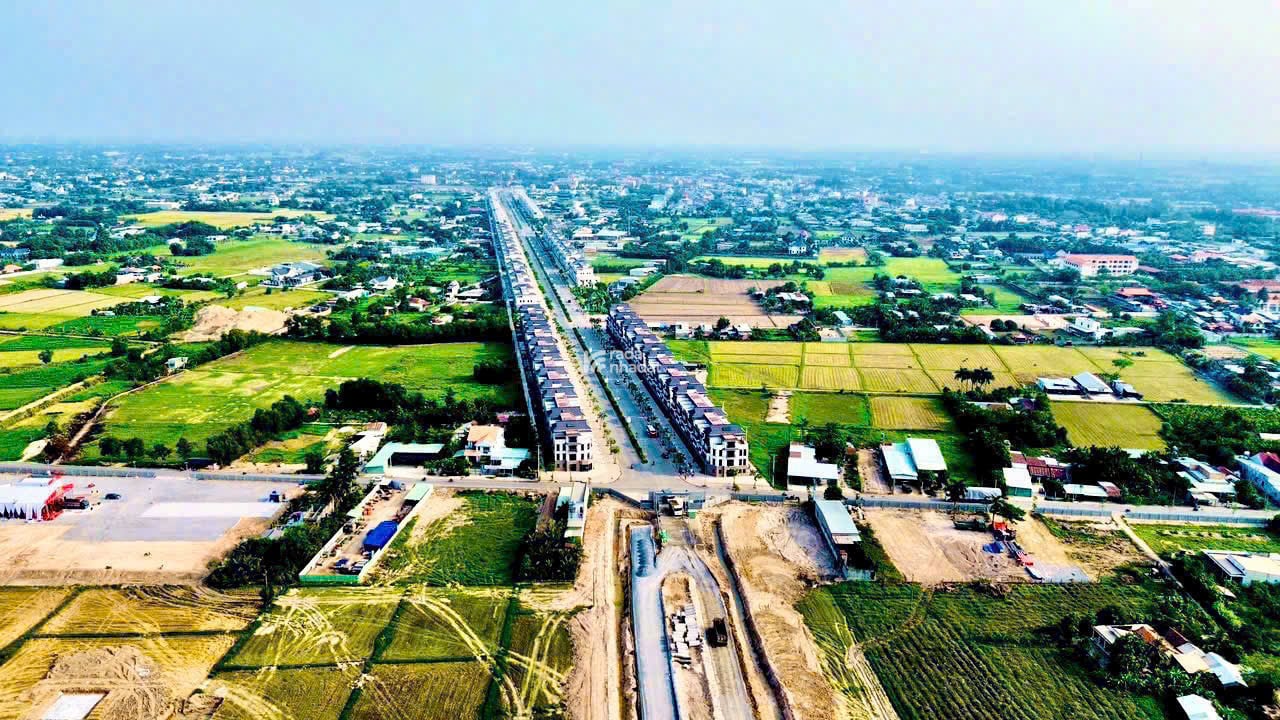 160m2, mặt tiền lộ 20m ngay cổng Vinhomes Green City, 100% đất thổ cư