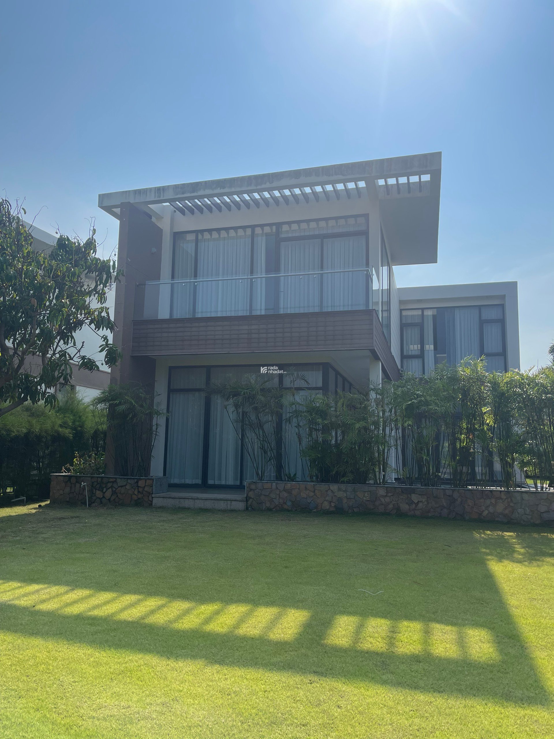Bán biệt thự Carraworld CR lô góc 453,8m 2 tầng, liền kề sân bay, casino - SHR lâu dài giá 24ty5