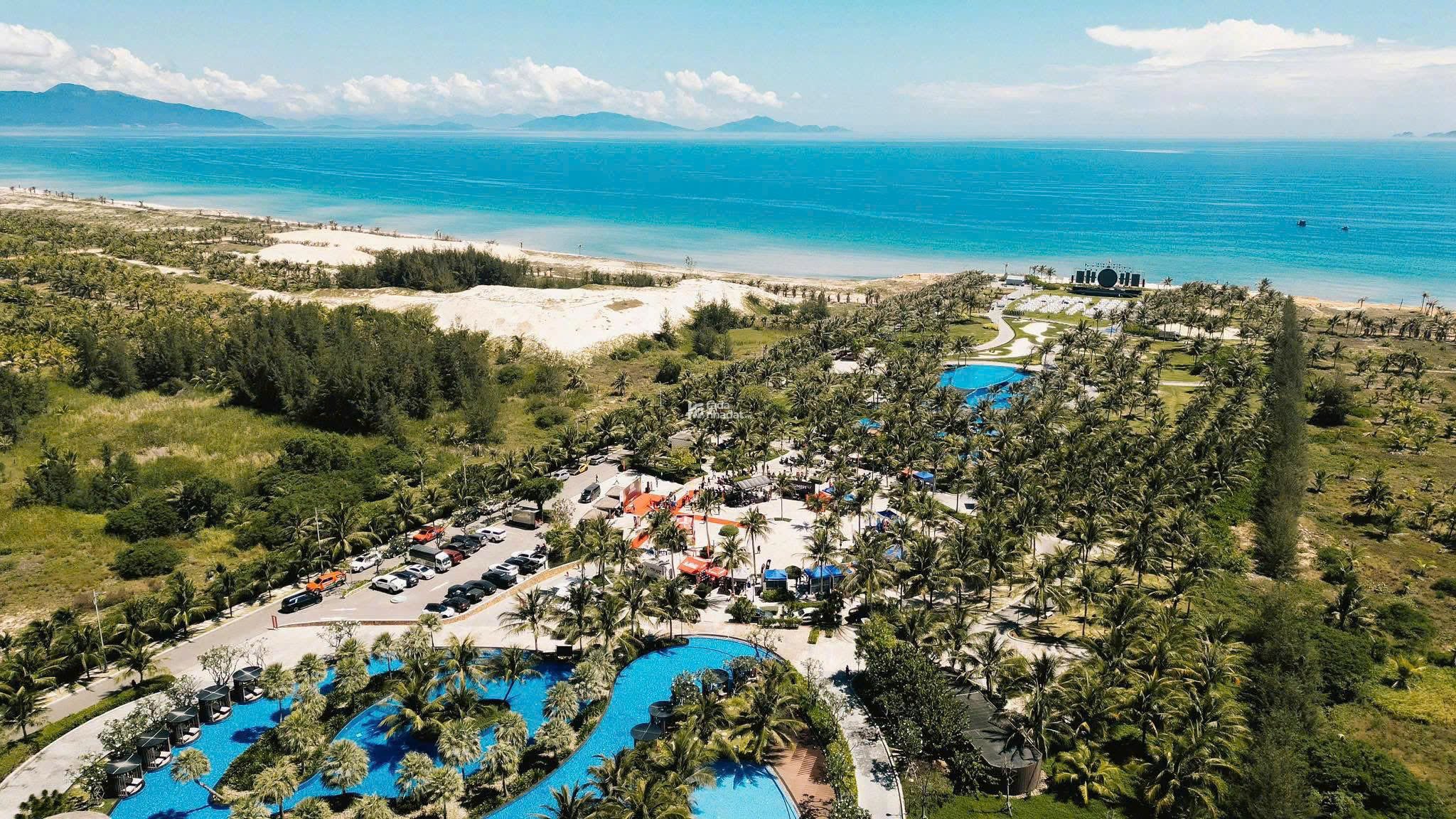 Bán biệt thự Carraworld CR lô góc 453,8m 2 tầng, liền kề sân bay, casino - SHR lâu dài giá 24ty5