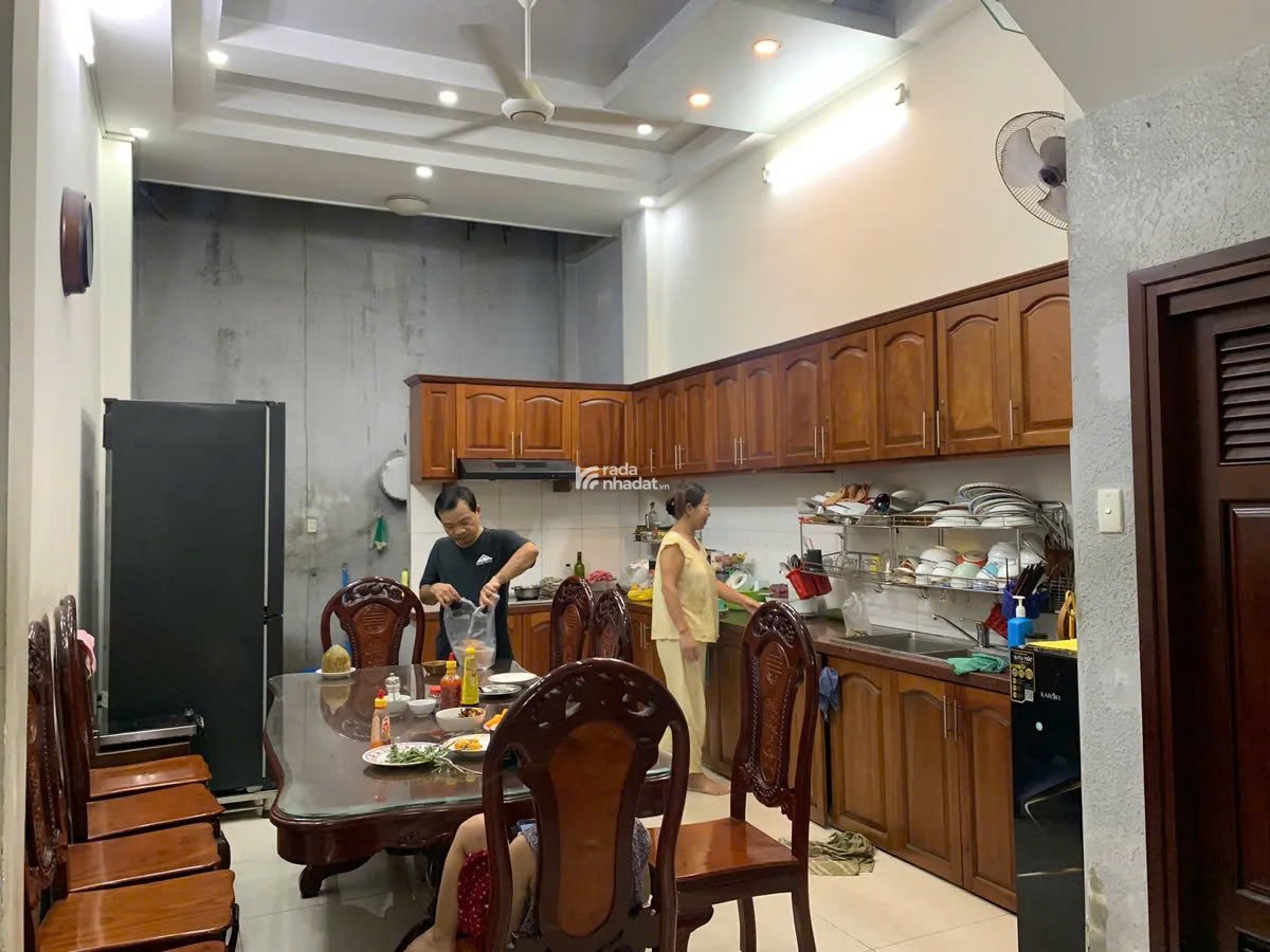 Mặt tiền Đặng Minh Trứ, khu Bàu Cát, 5 tầng, 83m2, KD tốt, chỉ 9.5 tỷ TL