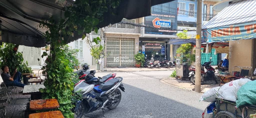 HẺM XE HƠI LẠC LONG QUÂN, TÂN BÌNH, 35M2 CÓ KC Ở NGAY. GIẢM 350TR CHỈ 10.5T TL