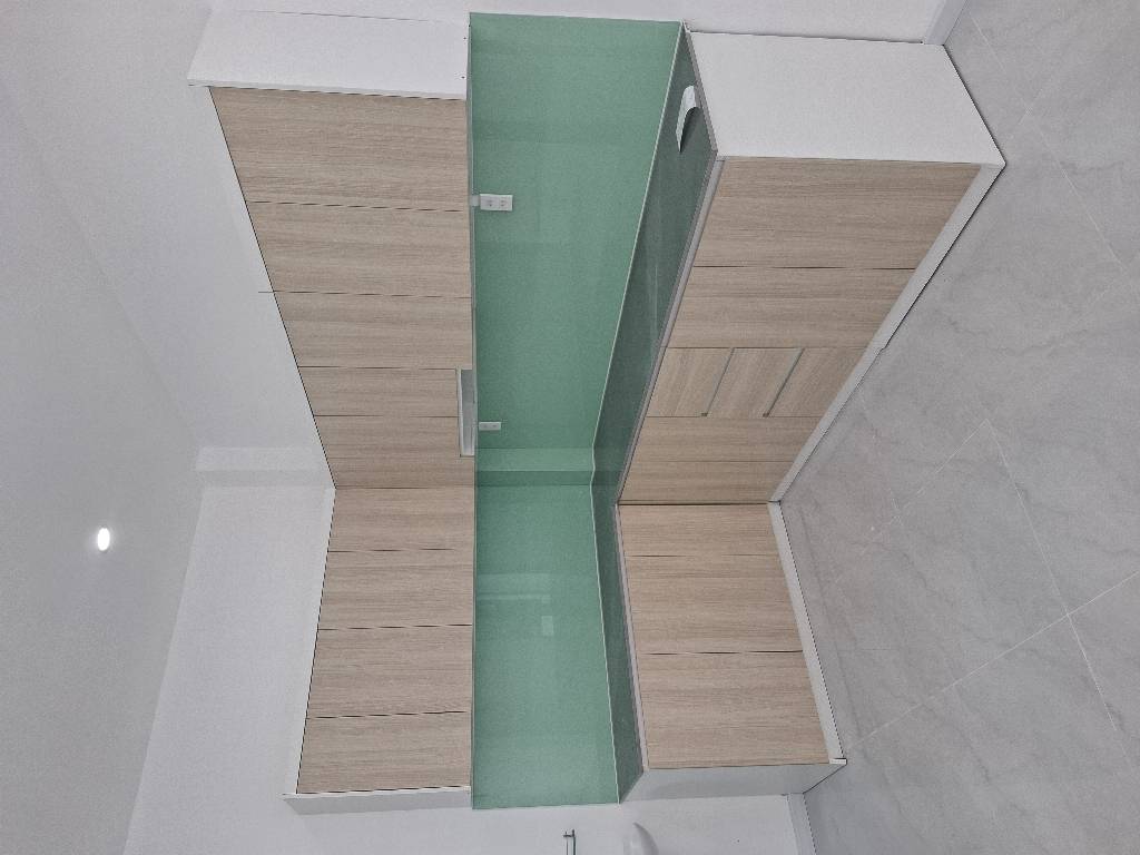 Kết cấu: Số tầng: (gồm 1 trệt, 2 lầu, ban công, sân thượng,...) đúc chắc chắn, có 4PN, 5WC