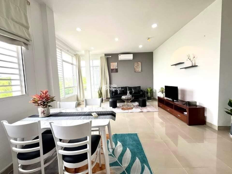 Chính chủ cần bán ngay căn hộ C SkyView 2pn tầng 23 hướng đông giá 1tỷ95 sẵn sổ hồng