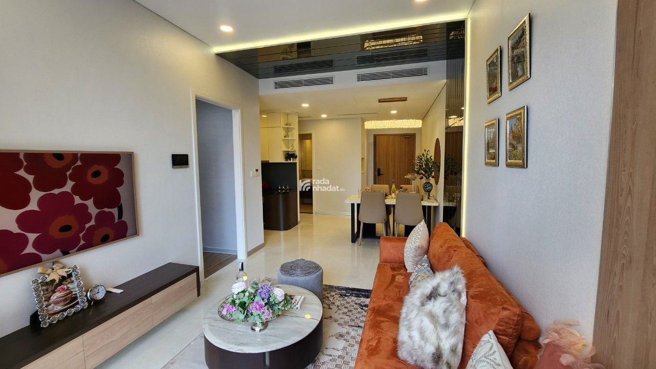 Chính chủ cần bán ngay căn hộ C SkyView 2pn tầng 23 hướng đông giá 1tỷ95 sẵn sổ hồng