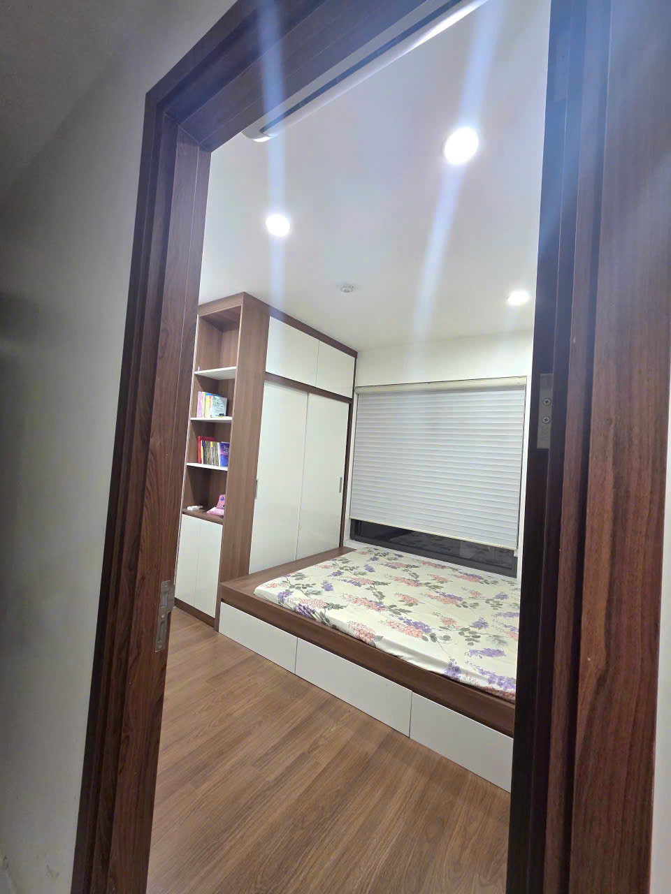 Cần cho thuê căn Phương Đông Green Park 2 ngủ 2wc full giá 10tr/ tháng