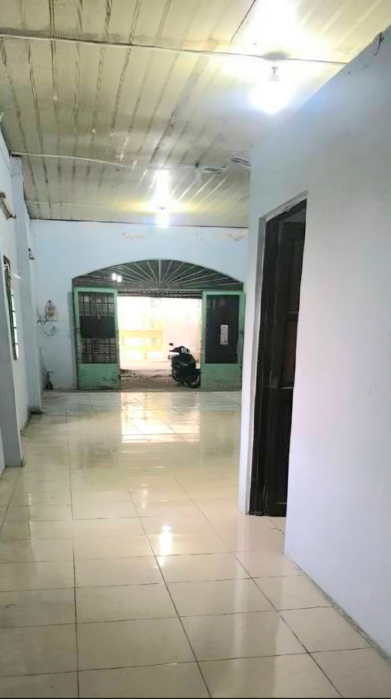 BÁN ĐẤT TẶNG NHÀ TIỆN XÂY MỚI - HXT 1 TRỤC - 5x 20M KLG 