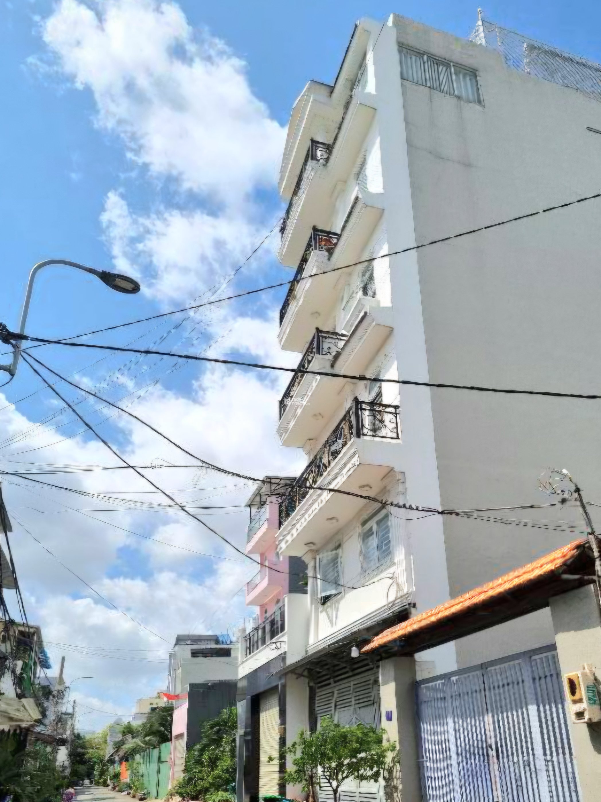 BÁN ĐẤT TẶNG NHÀ TIỆN XÂY MỚI - HXT 1 TRỤC - 5x 20M KLG 