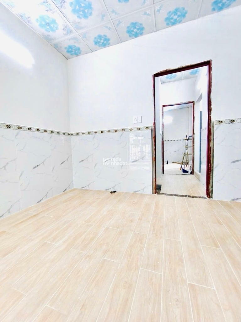 BÁN NHÀ ĐẸP BÌNH ĐÔNG QUẬN 8 45M2 3PN 4.X TỶ HẺM XE HƠI 1 TRỤC