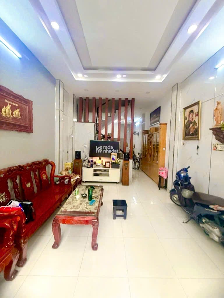 bán nhà 80 m2 3 tầng 6,9 tỷ  hẻm 8 m kinh doanh