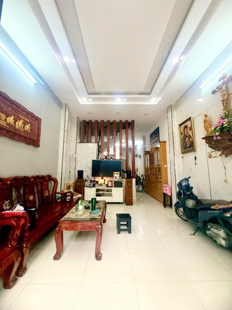 bán nhà 80 m2 3 tầng 6,9 tỷ  hẻm 8 m kinh doanh