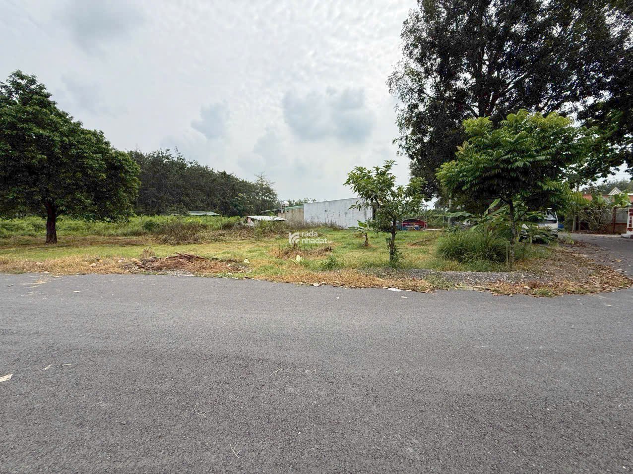 Bán lô đất góc 2 MT đường nhựa 10m , có 140m2 thổ cư