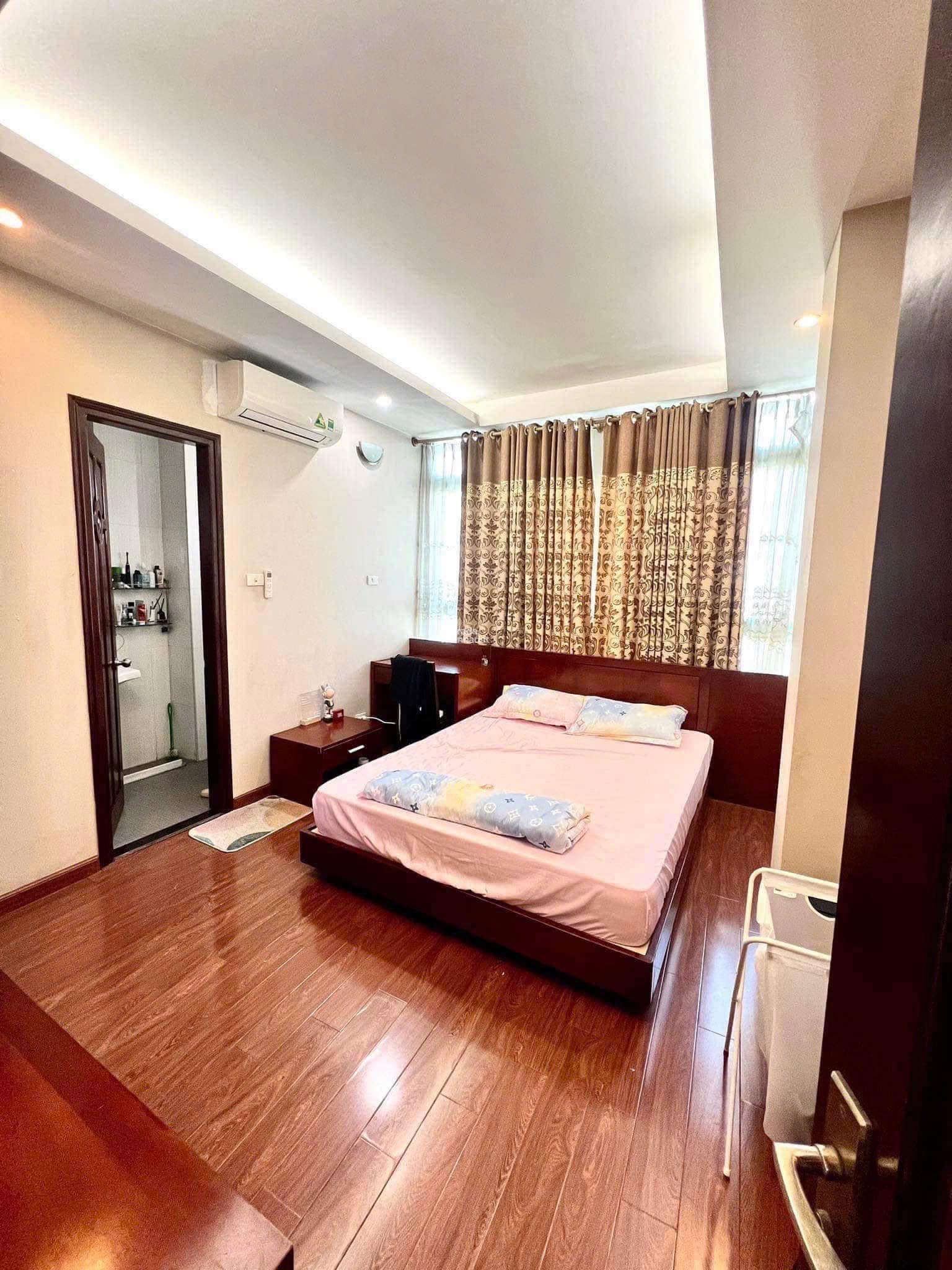 Chính chủ bán gấp CH CC Đông Đô 94m2 2PN 2WC để lại tất cả nội thất giá 6tỷ bao tất cả thuế phí