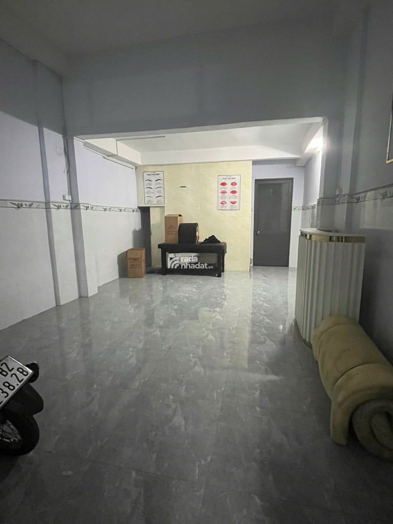 KHU NHÀ HIẾM BÁN LẠC LONG QUÂN- 3 TẦNG XE HƠI THÔNG TỨ TUNG