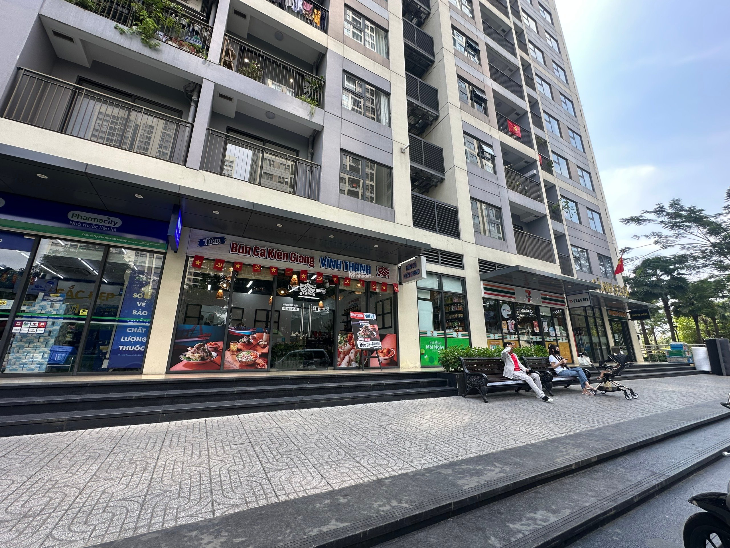 Chuyển Nhượng Shop Mặt Sảnh Rainbow, vi tri tôt, đang cho thuê, co dong tiên ôn đinh