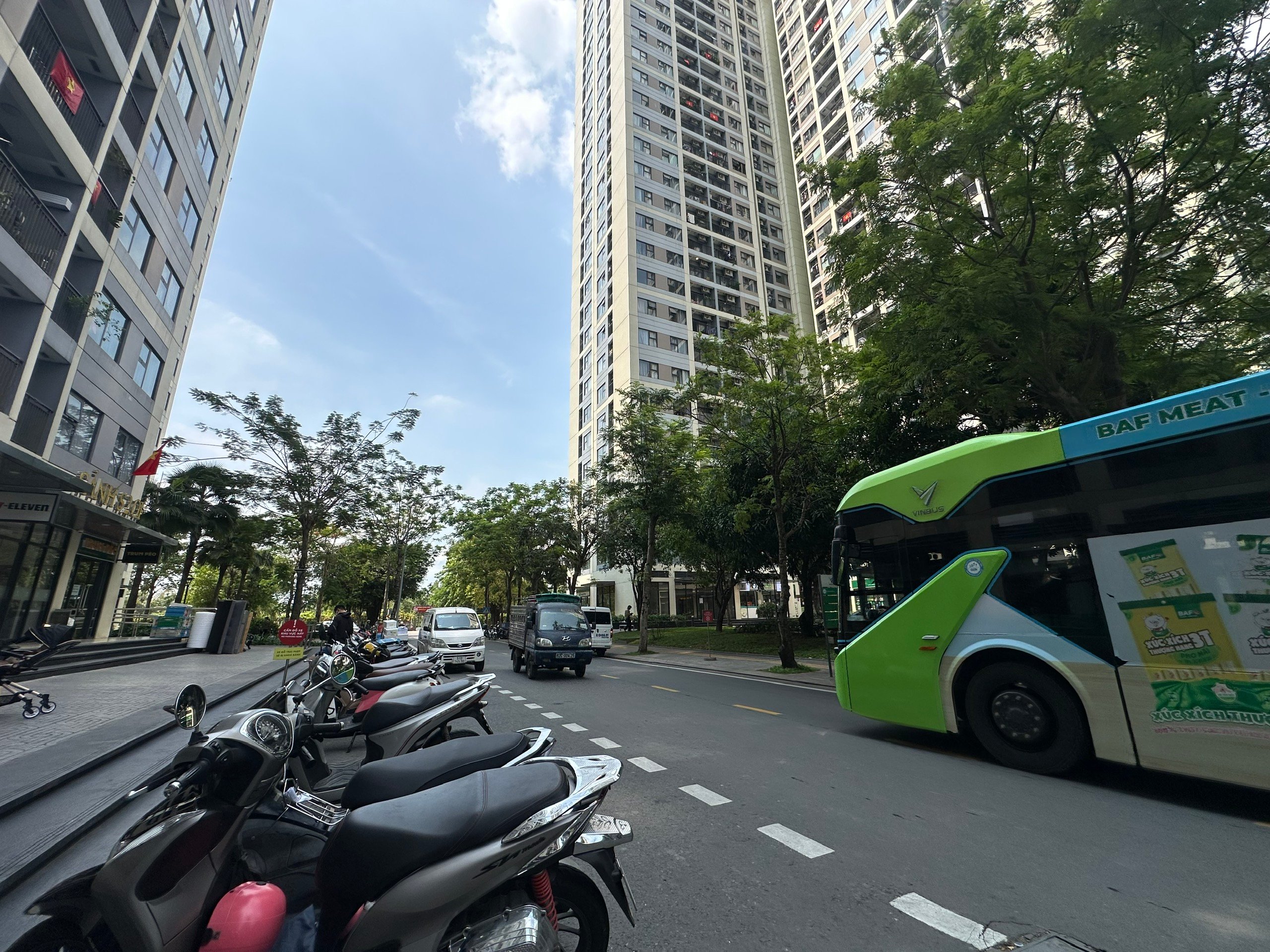 Chuyển Nhượng Shop Mặt Sảnh Rainbow, vi tri tôt, đang cho thuê, co dong tiên ôn đinh