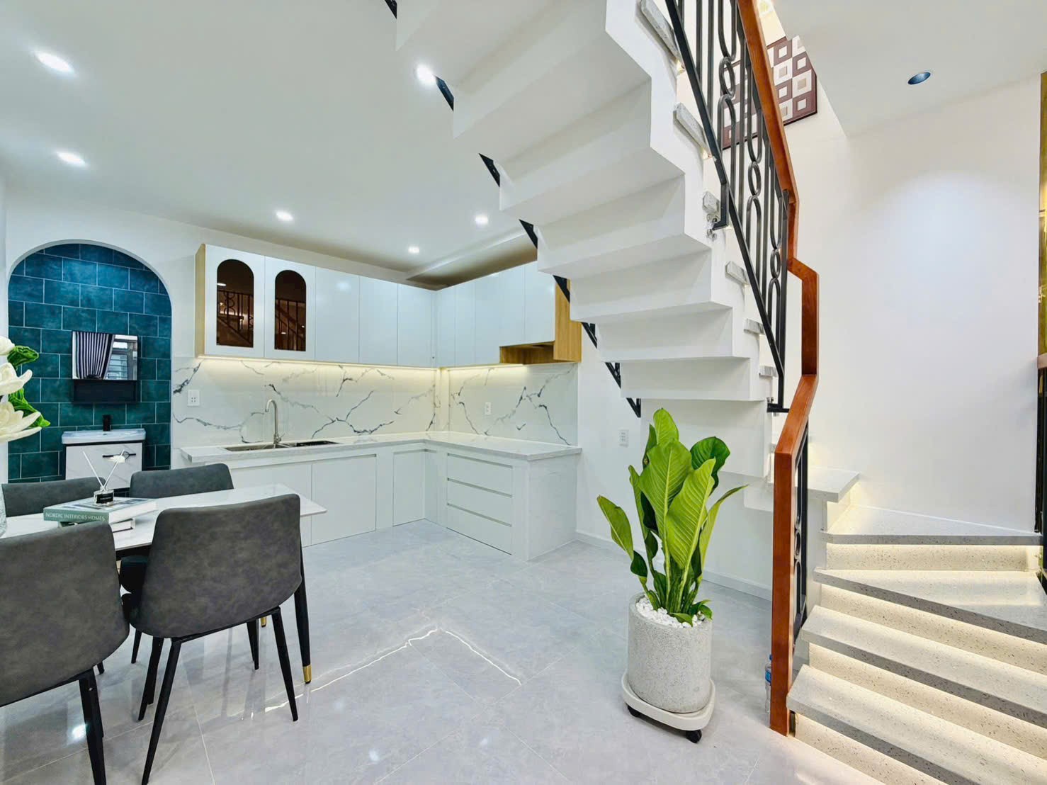 Hạ giá bán nhanh 3 tỷ 150 nhà 43m2 Nguyễn Thái Sơn, P5, gần chợ Gò Vấp.Hẻm 5m, sổ hồng riêng