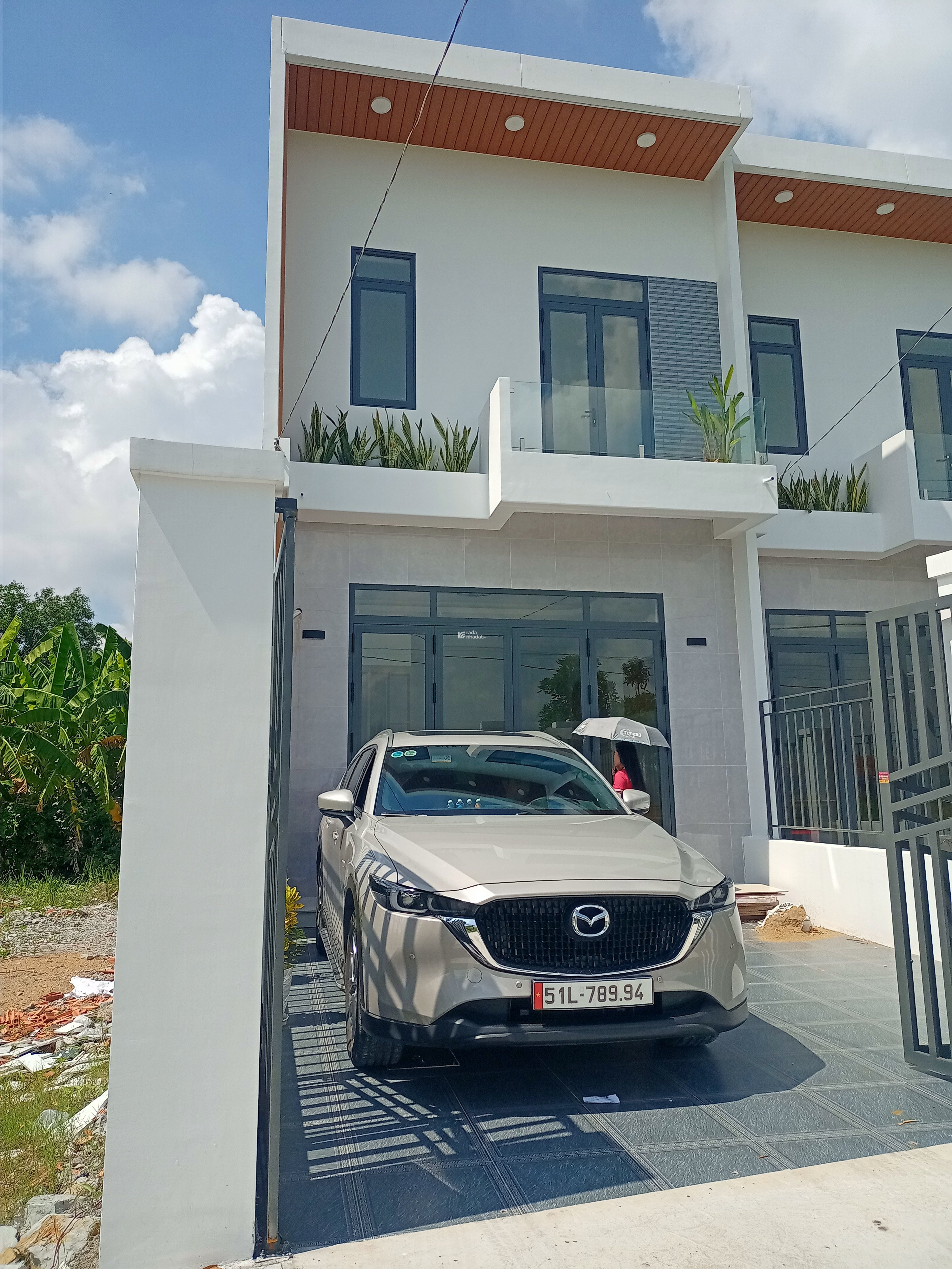 THA THIẾT MUỐN BÁN CĂN NHÀ 1TR1L MỚI XÂY 5X25 MẶT ĐƯỜNG LỘ 22m