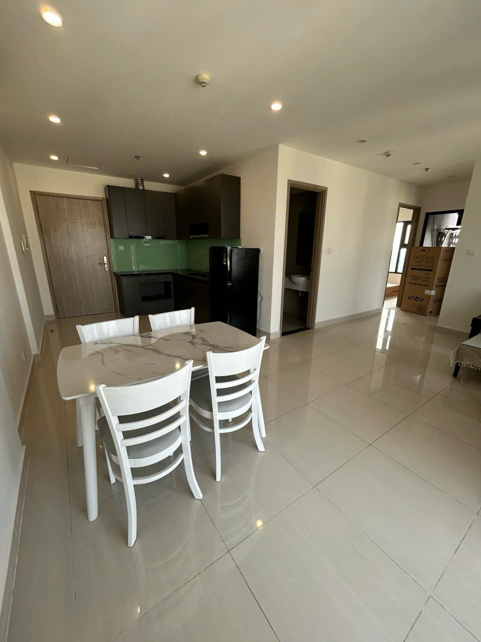 Cho thuê căn hộ 2PN, 2WC, 70m2, full nội thất, vinhomes, giá hạt dẻ