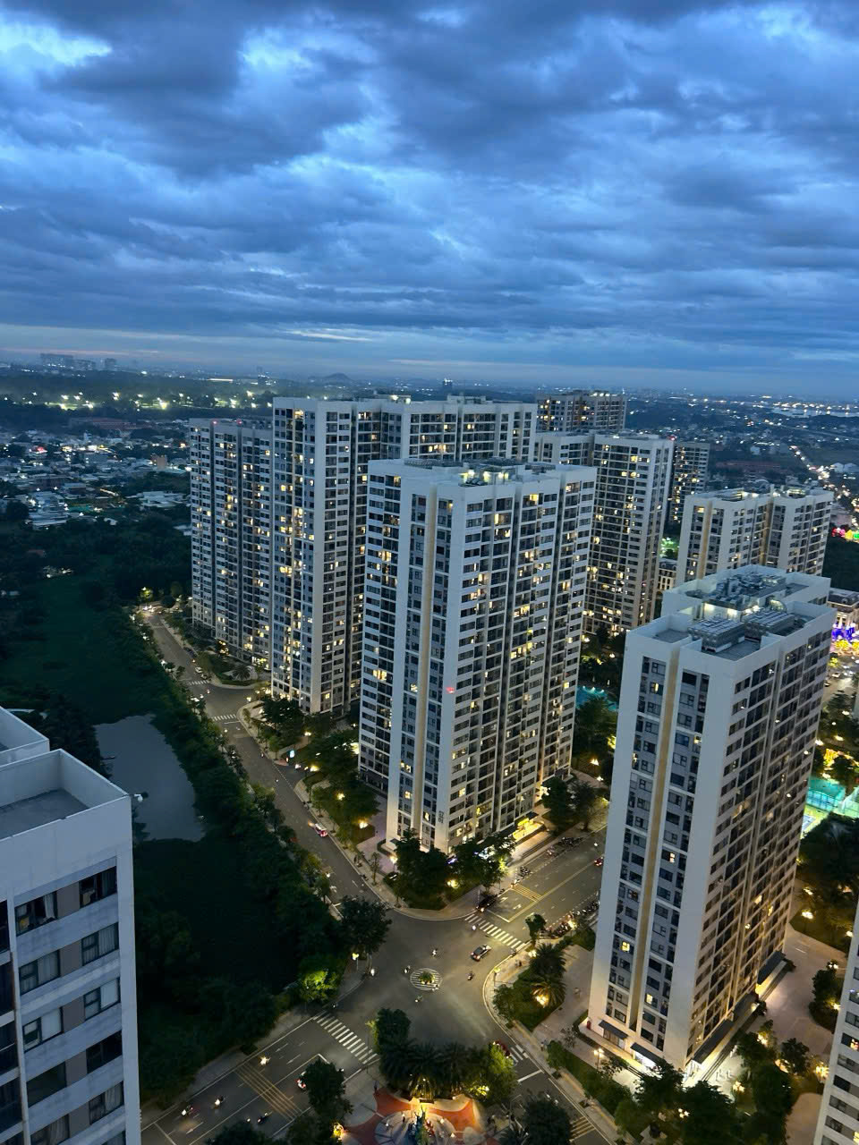 Cho thuê căn hộ 2PN, 2WC, 70m2, full nội thất, vinhomes, giá hạt dẻ