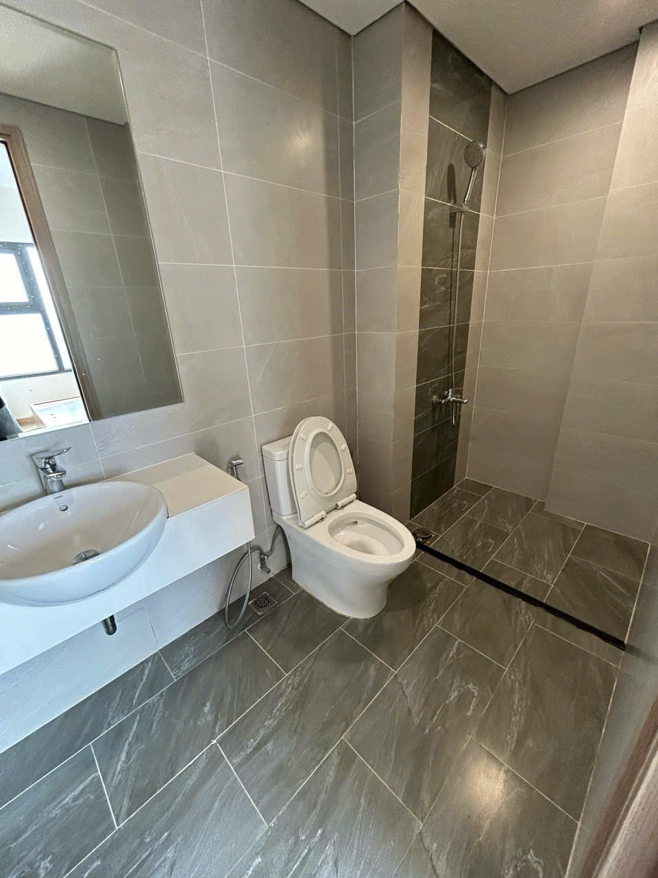 Cho thuê căn hộ 2PN, 2WC, 70m2, full nội thất, vinhomes, giá hạt dẻ