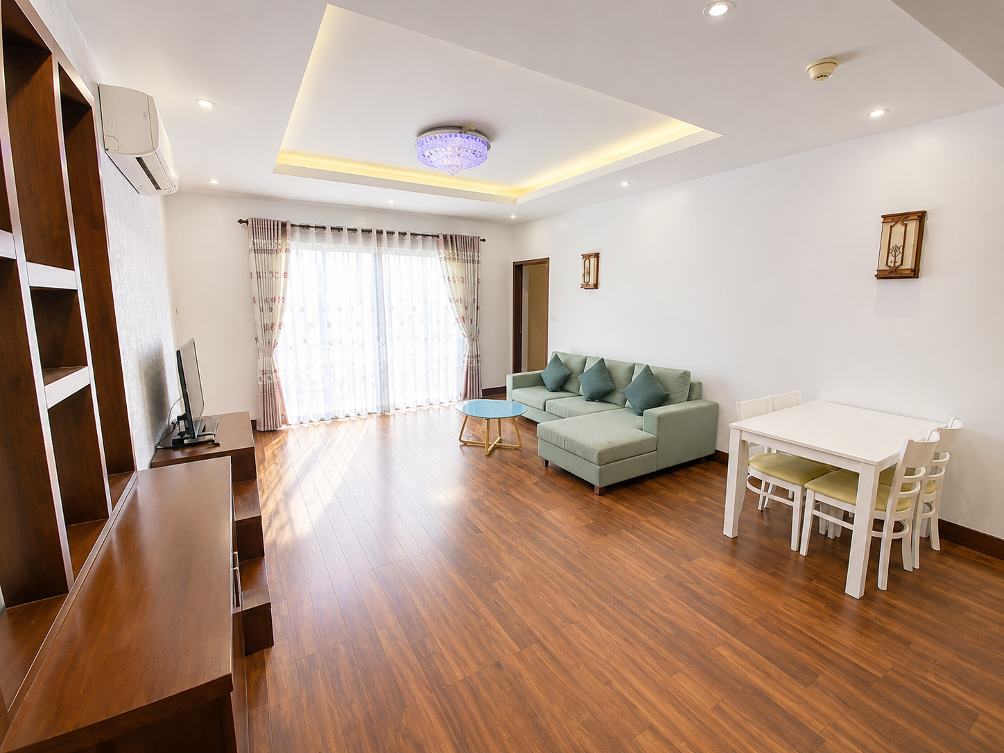 Bán Gấp Căn Hộ Hùng Vương Plaza Quận 5 - 130m2 (3PN - 3WC) - Sổ Hồng Chính Chủ - 9,3 Tỷ
