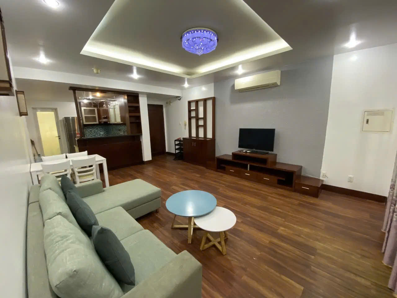 Bán Gấp Căn Hộ Hùng Vương Plaza Quận 5 - 130m2 (3PN - 3WC) - Sổ Hồng Chính Chủ - 9,3 Tỷ