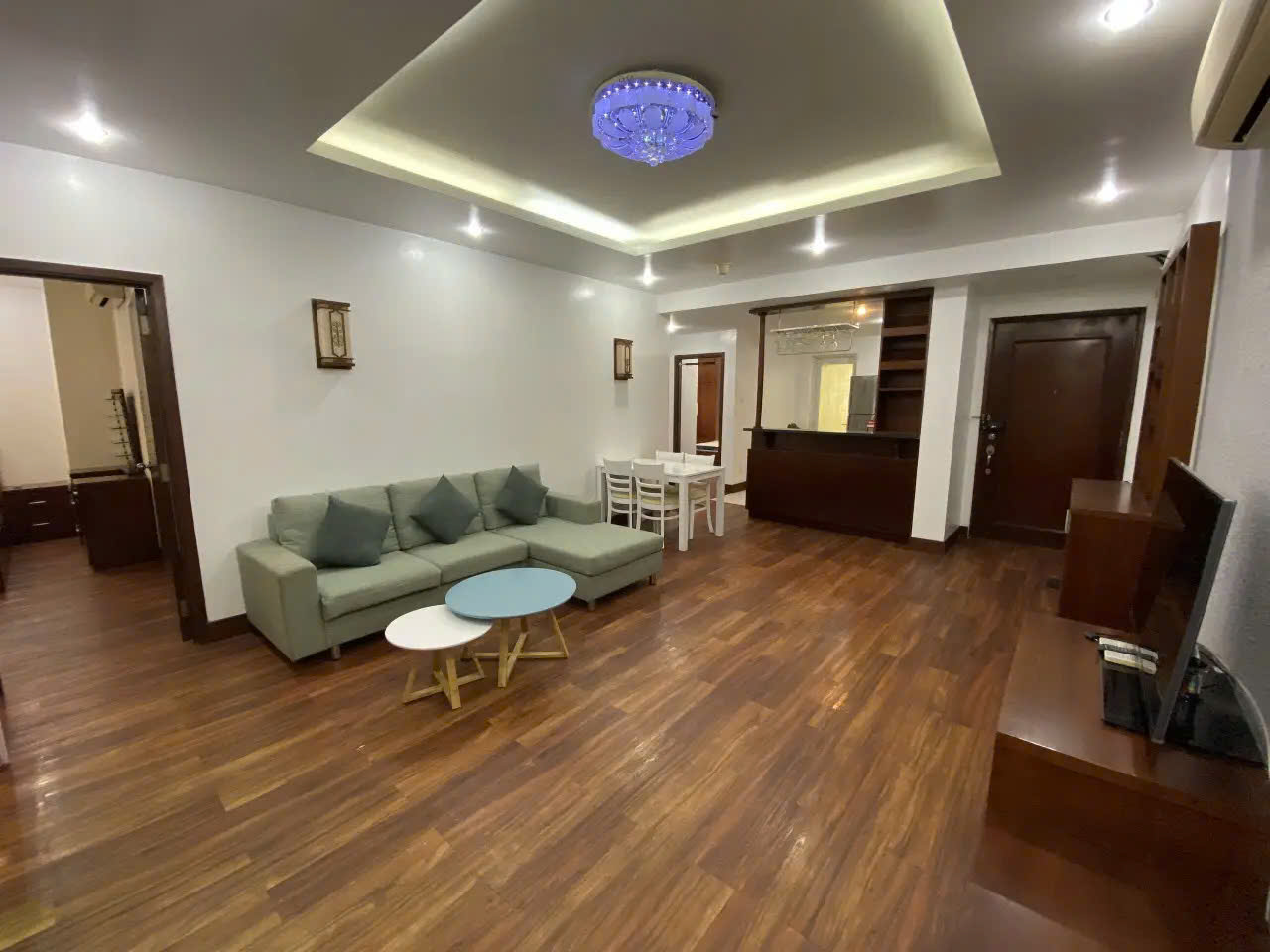 Bán Gấp Căn Hộ Hùng Vương Plaza Quận 5 - 130m2 (3PN - 3WC) - Sổ Hồng Chính Chủ - 9,3 Tỷ