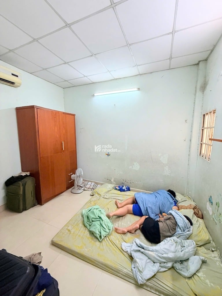 BÁN NHÀ GẦN CHỢ PHẠM VĂN BẠCH TÂN BÌNH - HXH ĐỔ CỬA - 34M2 - 2 TẦNG - GIÁ 3.99 TỶ