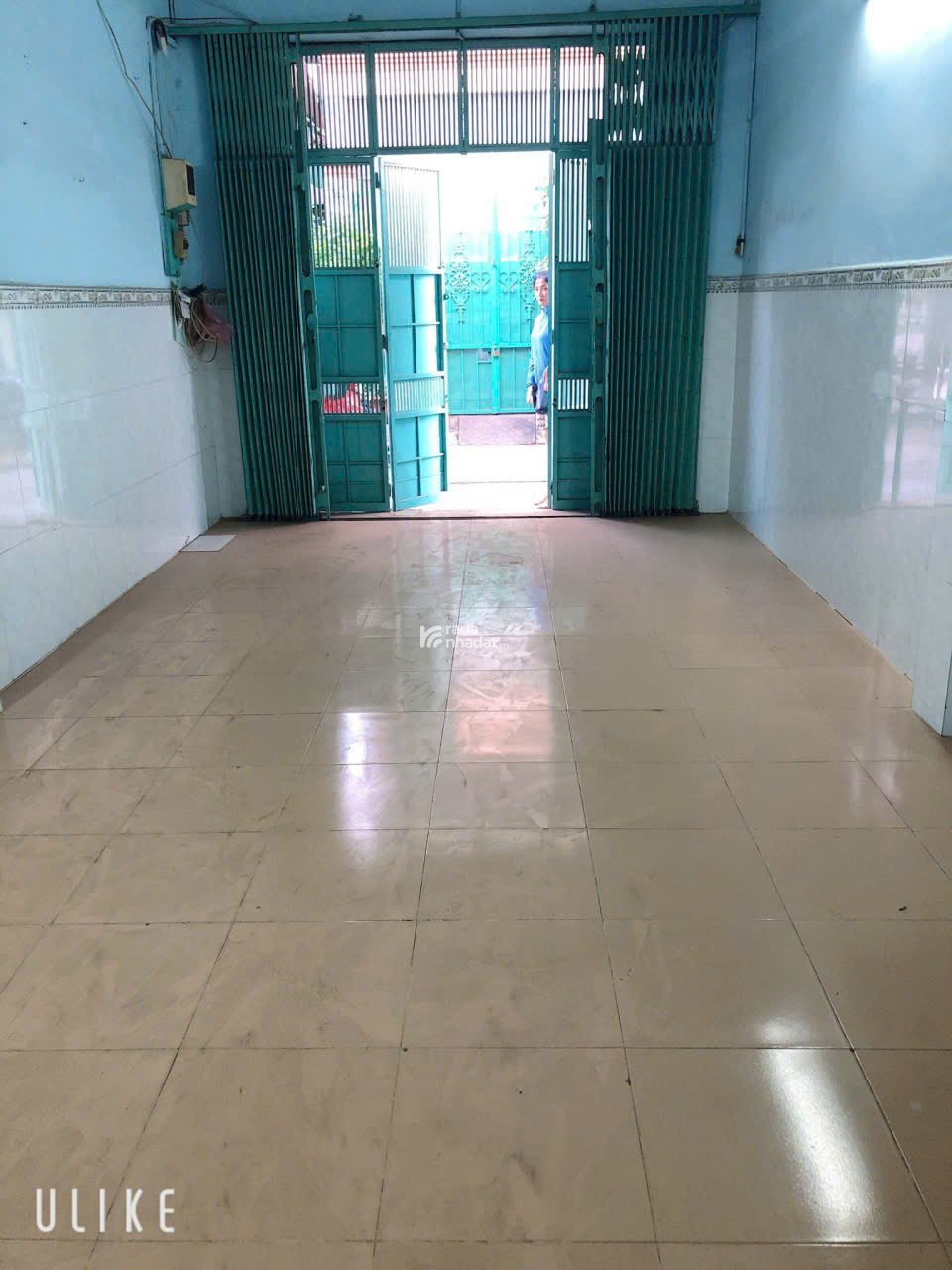 Bán nhà cũ trong hẻm tiện xây mới -  HXH - Hẻm thông Cư Xá Đồng Tiến, Thành Thái, tại Quận 10.