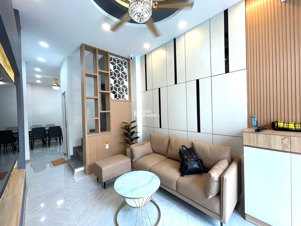MẶT TIỀN KD NGUYỄN TRỌNG TUYỂN, PHÚ NHUẬN, 25M2 CÓ KC TIỆN CẢI TẠO. GIẢM 2T CHỈ CÒN 6.7T TL 