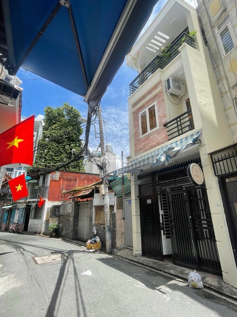 HẺM XE HƠI SÁT VÁCH. HOÀNG HOA THÁM, PHÚ NHUẬN, 3 TẦNG MỚI Ở NGAY. GIẢM 550TR CHỈ CÒN 7.3T TL