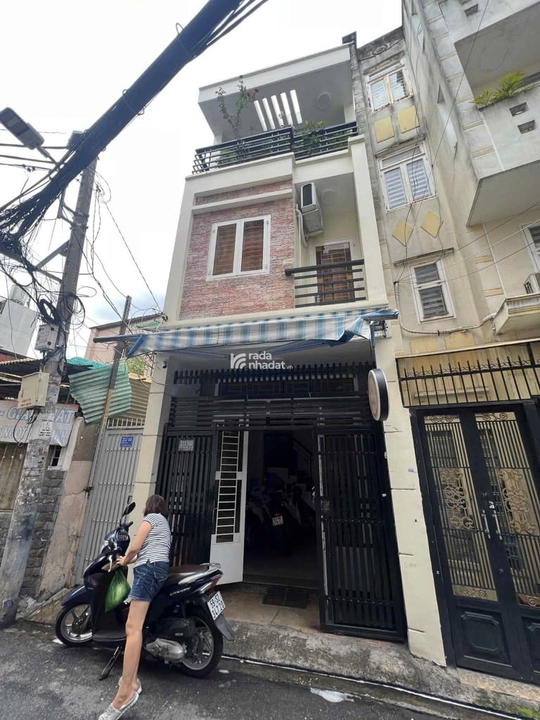 HẺM XE HƠI SÁT VÁCH. HOÀNG HOA THÁM, PHÚ NHUẬN, 3 TẦNG MỚI Ở NGAY. GIẢM 550TR CHỈ CÒN 7.3T TL